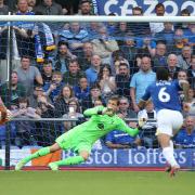 Andros Townsend converted a first-half penalty in Everton's 2-0 Premier League victory over Norwich City.